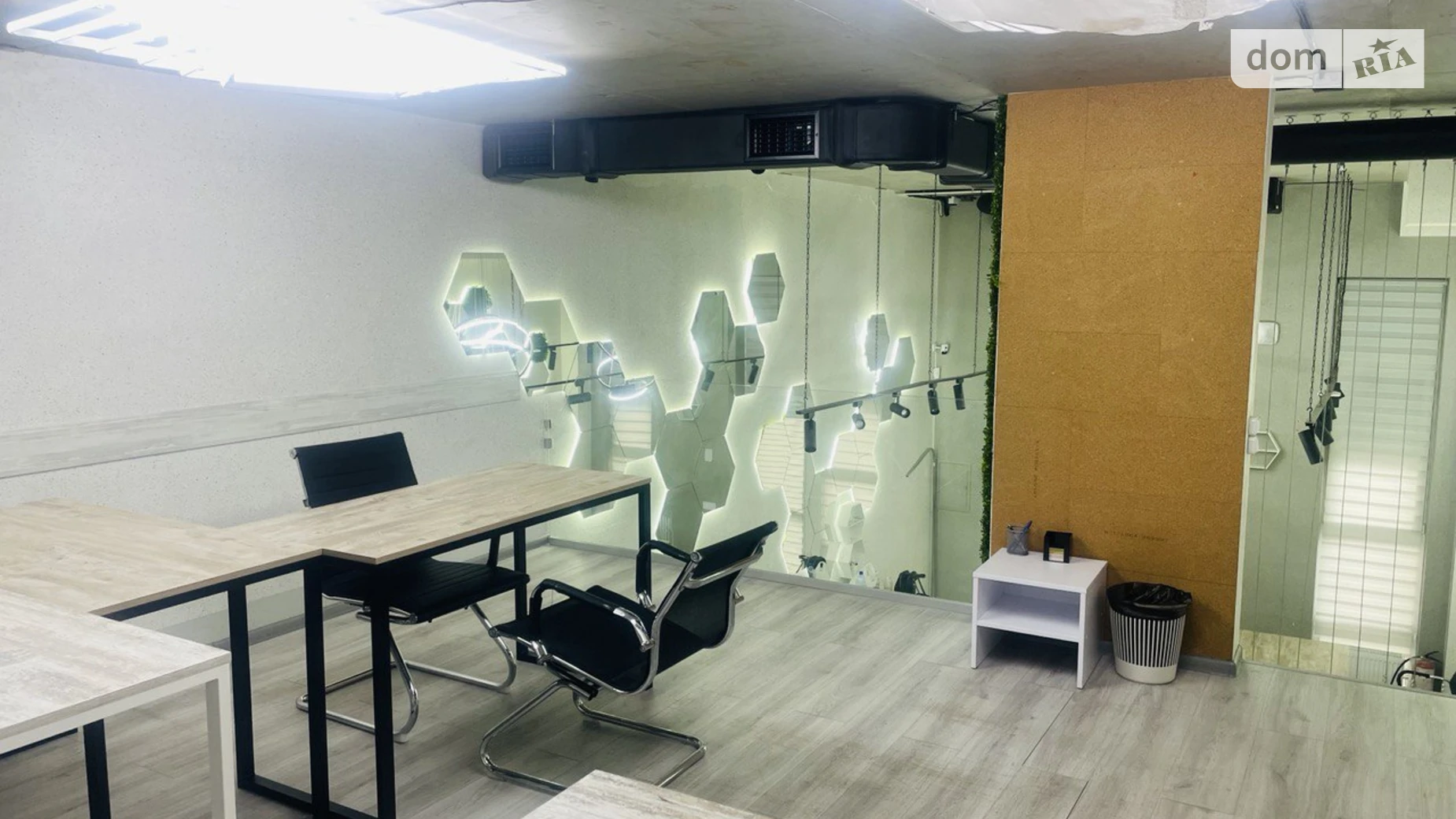 Сдается в аренду офис 75 кв. м в бизнес-центре, цена: 700 $ - фото 2