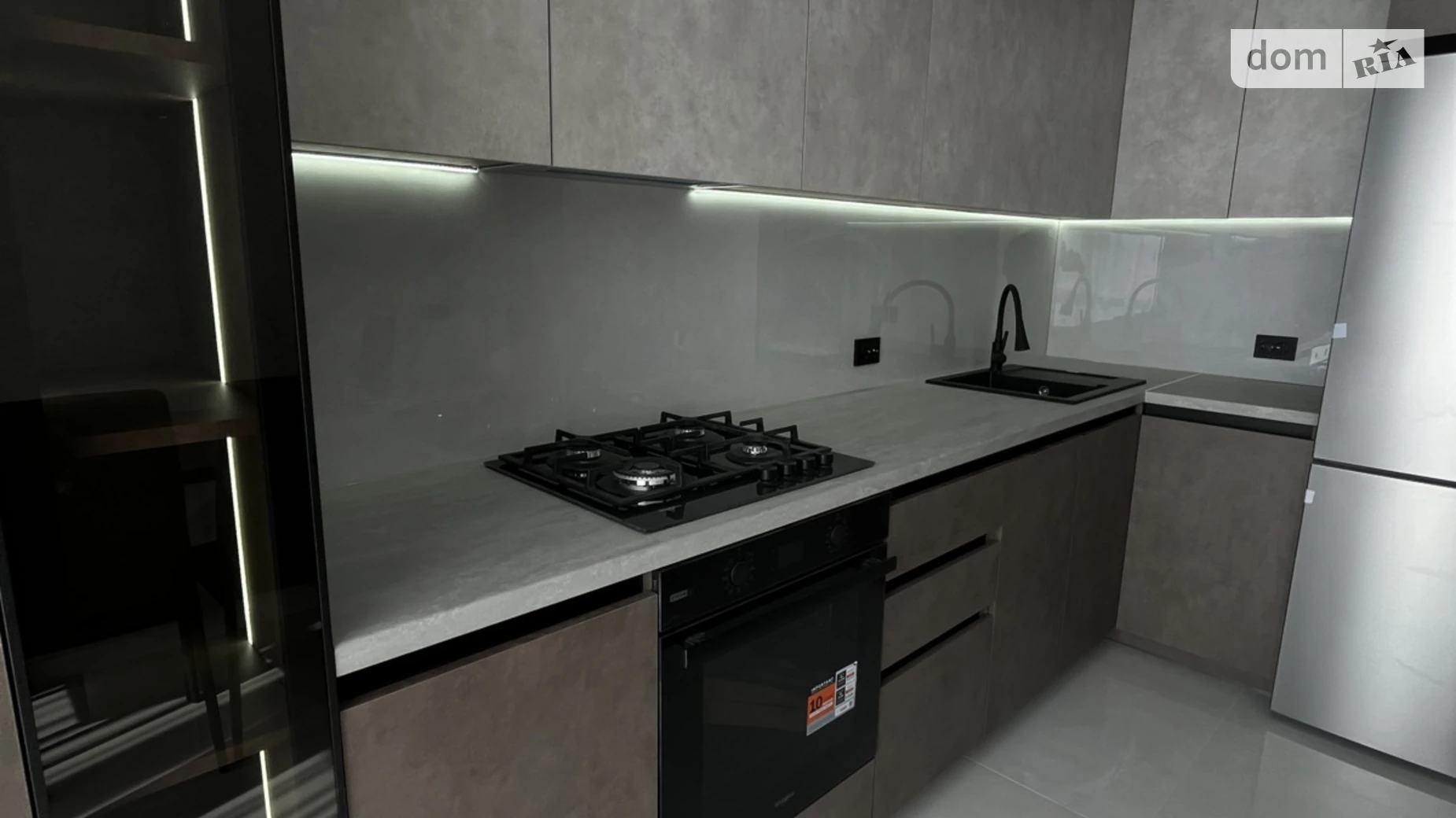 Продается 1-комнатная квартира 46 кв. м в Ивано-Франковске, ул. Высочана Семена - фото 3