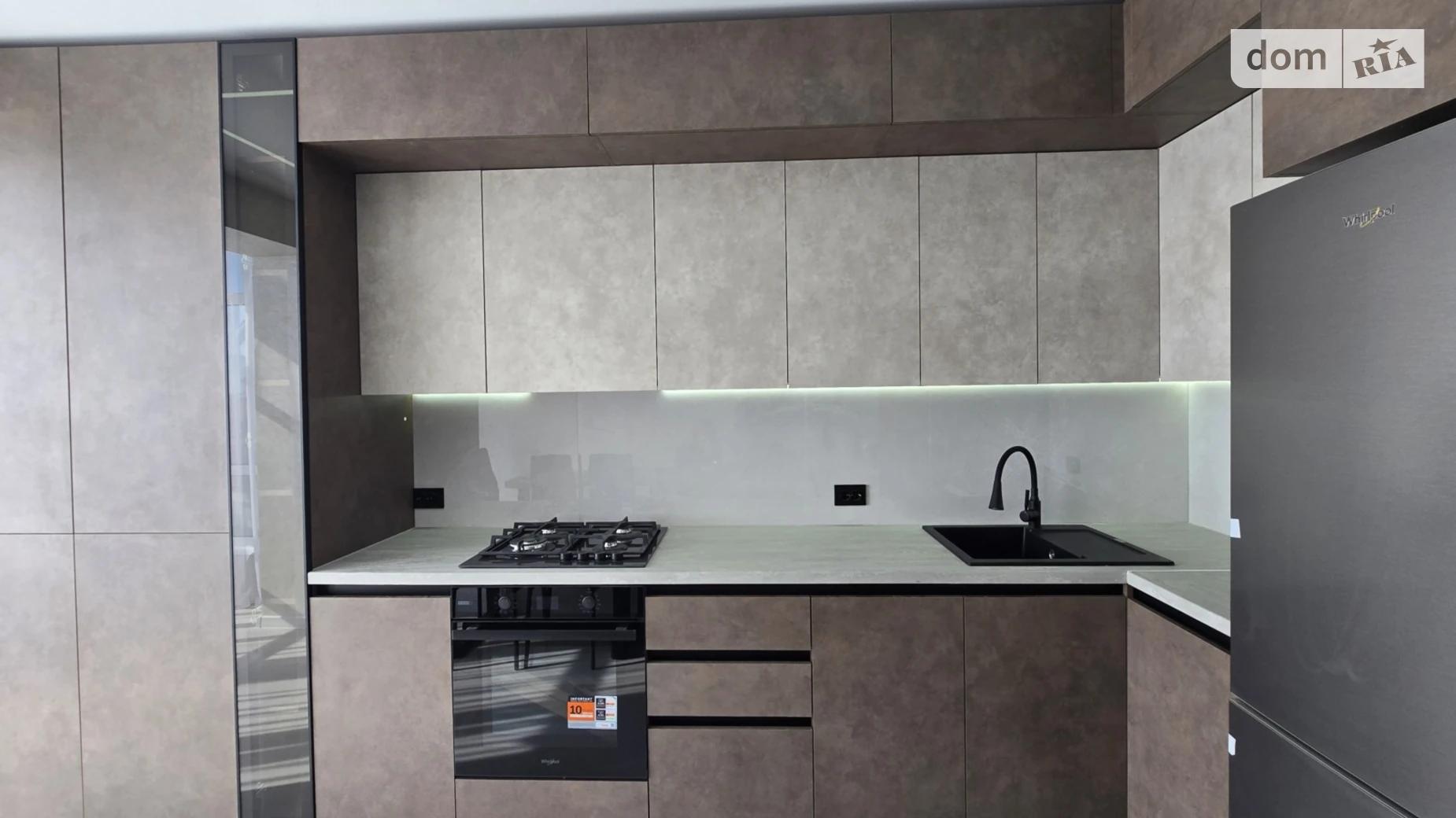 Продается 1-комнатная квартира 44 кв. м в Ивано-Франковске, ул. Высочана Семена, 18 корпус 10 - фото 3