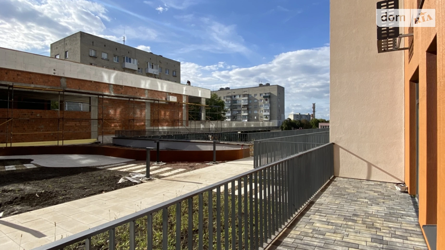 Продается 1-комнатная квартира 52 кв. м в Львове, ул. Любинская, 93 - фото 2