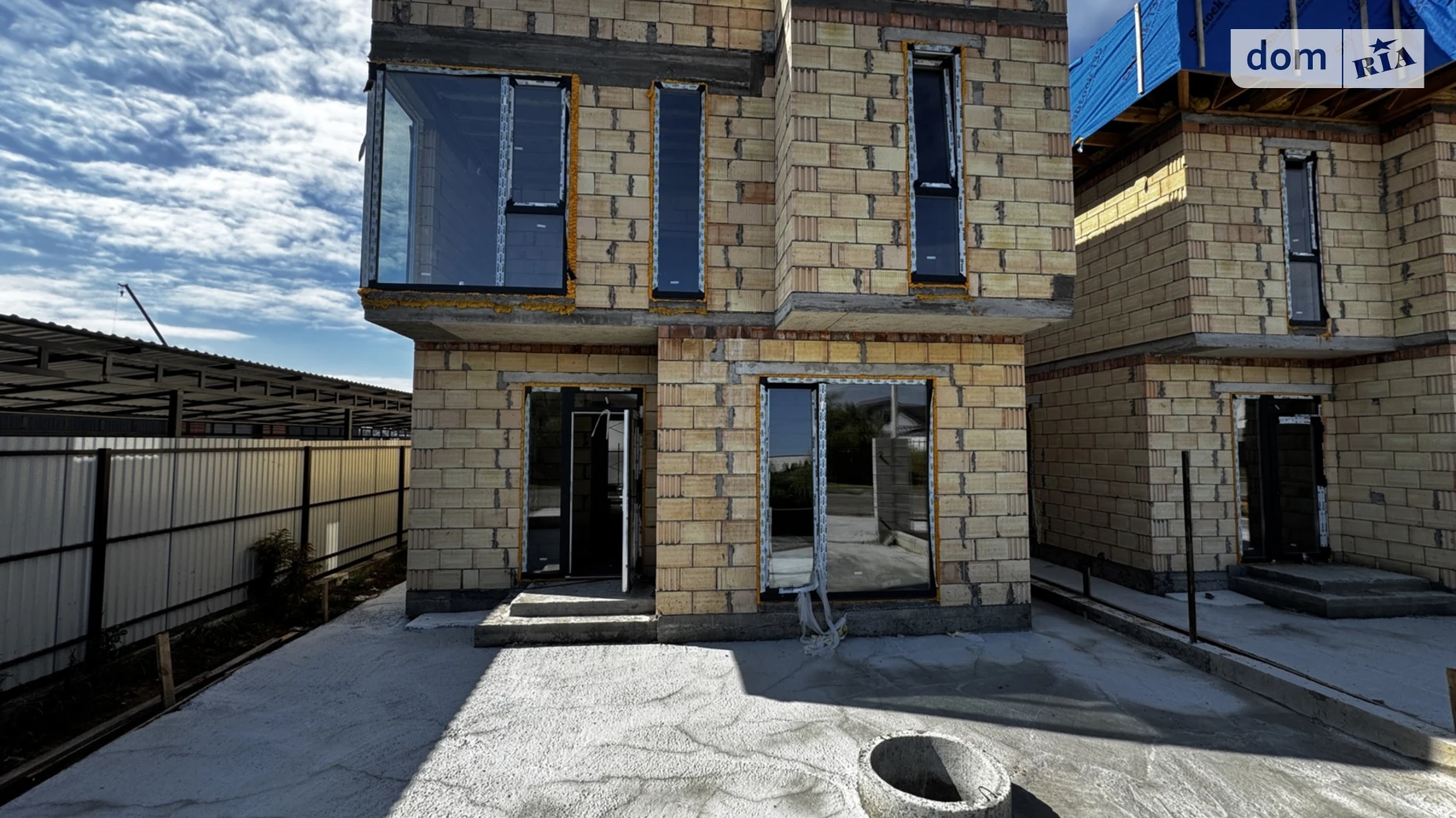 Продается дом на 2 этажа 130 кв. м с террасой, цена: 140000 $ - фото 2