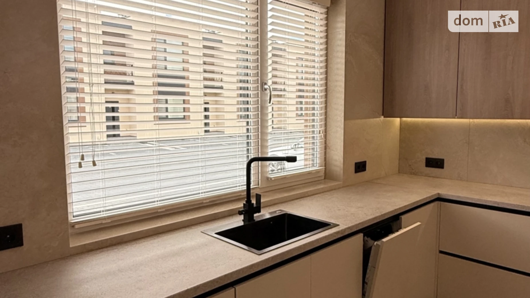 Продается дом на 2 этажа 122 кв. м с бассейном, цена: 170000 $ - фото 3