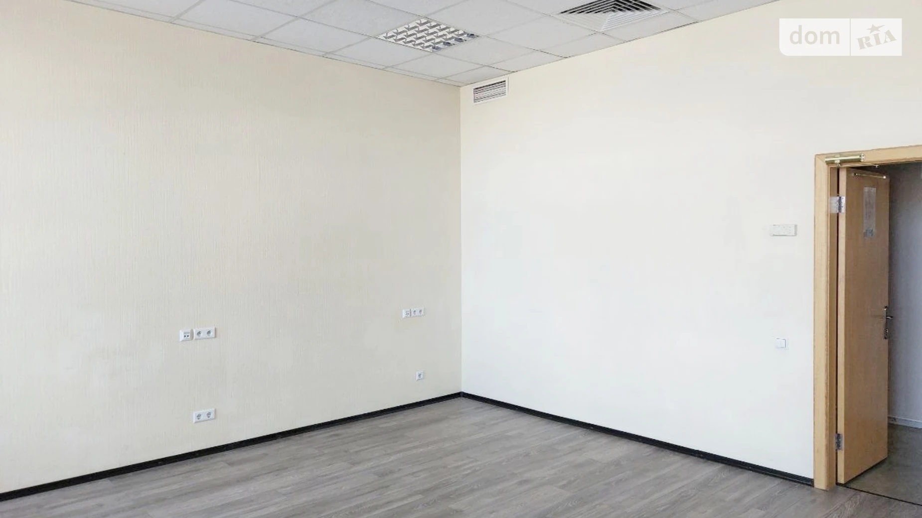 Сдается в аренду офис 45.9 кв. м в бизнес-центре, цена: 12020 грн - фото 4