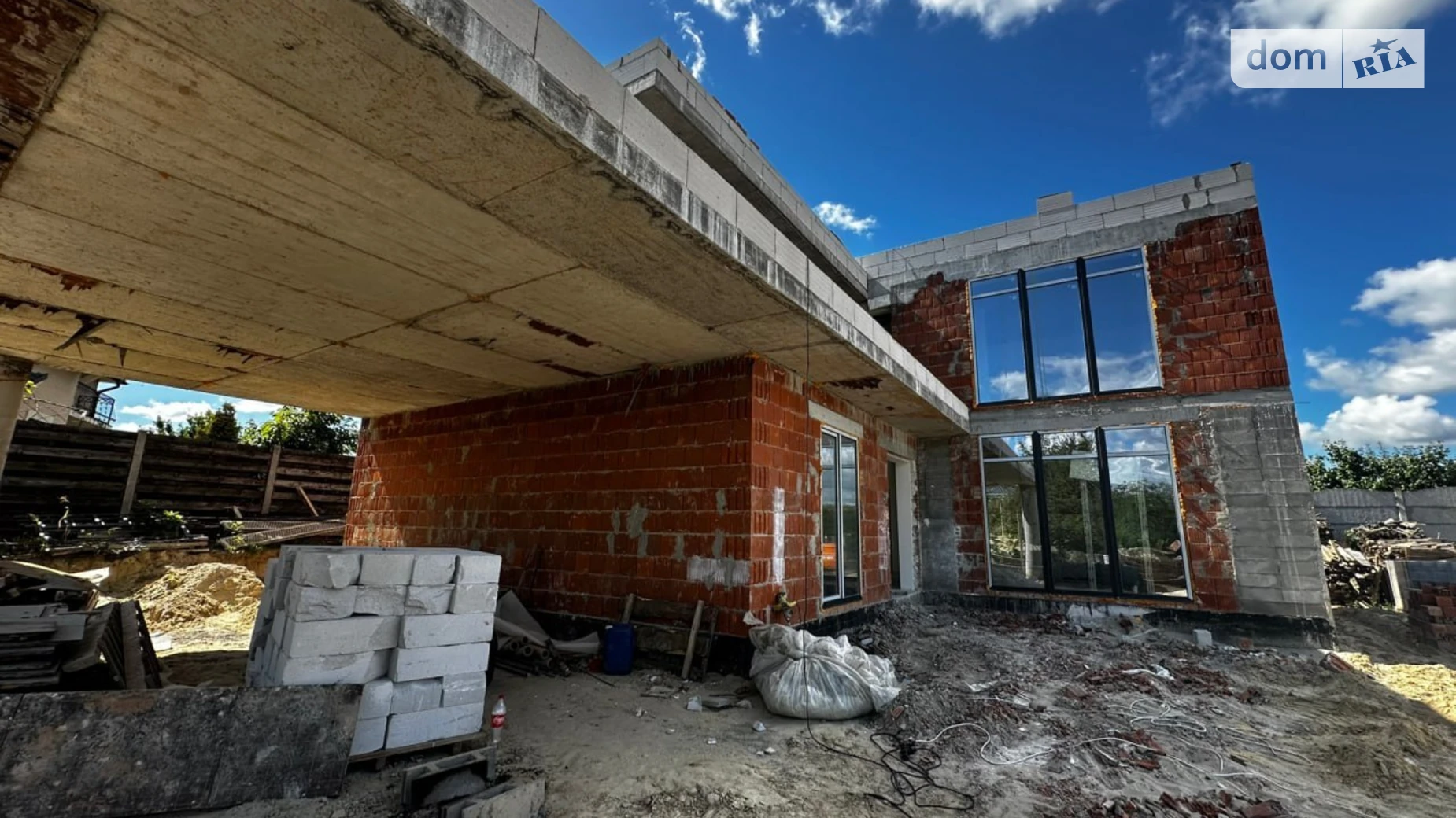 Продается дом на 2 этажа 180 кв. м с камином, цена: 280000 $ - фото 2