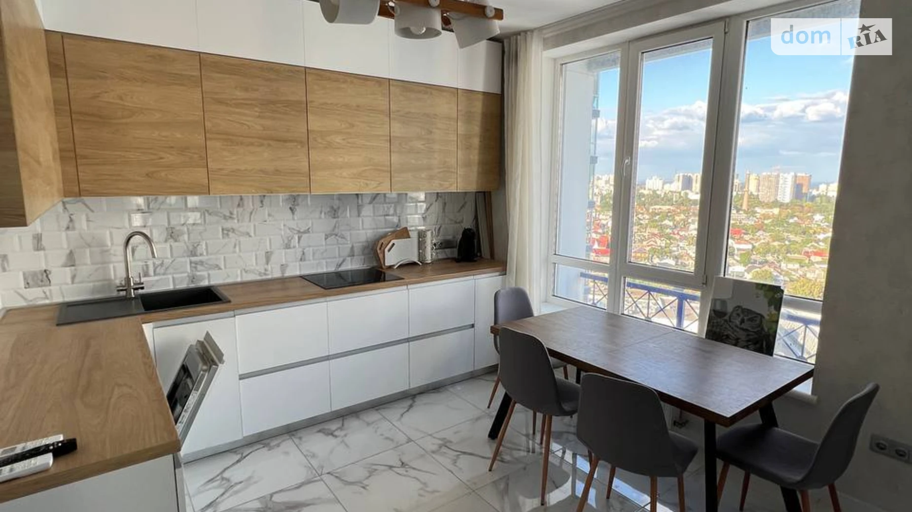 Сдается в аренду 1-комнатная квартира 68 кв. м в Одессе, ул. Георгия Липского(Толбухина), 135Б - фото 2