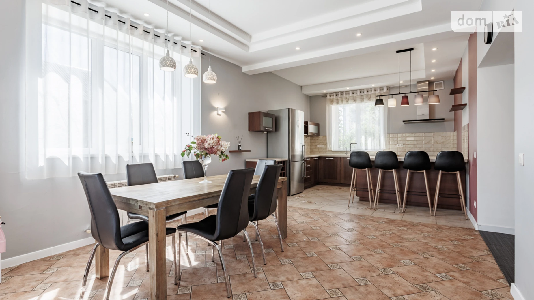 Продается дом на 2 этажа 233 кв. м с гаражом, цена: 395000 $ - фото 2