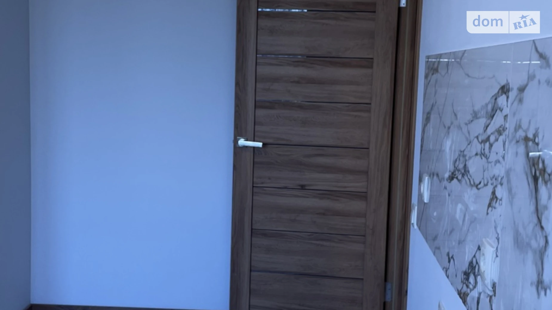 Продается 1-комнатная квартира 42.8 кв. м в Ужгороде, ул. Сергея Мартина(Парижской Коммуны), 4 - фото 2