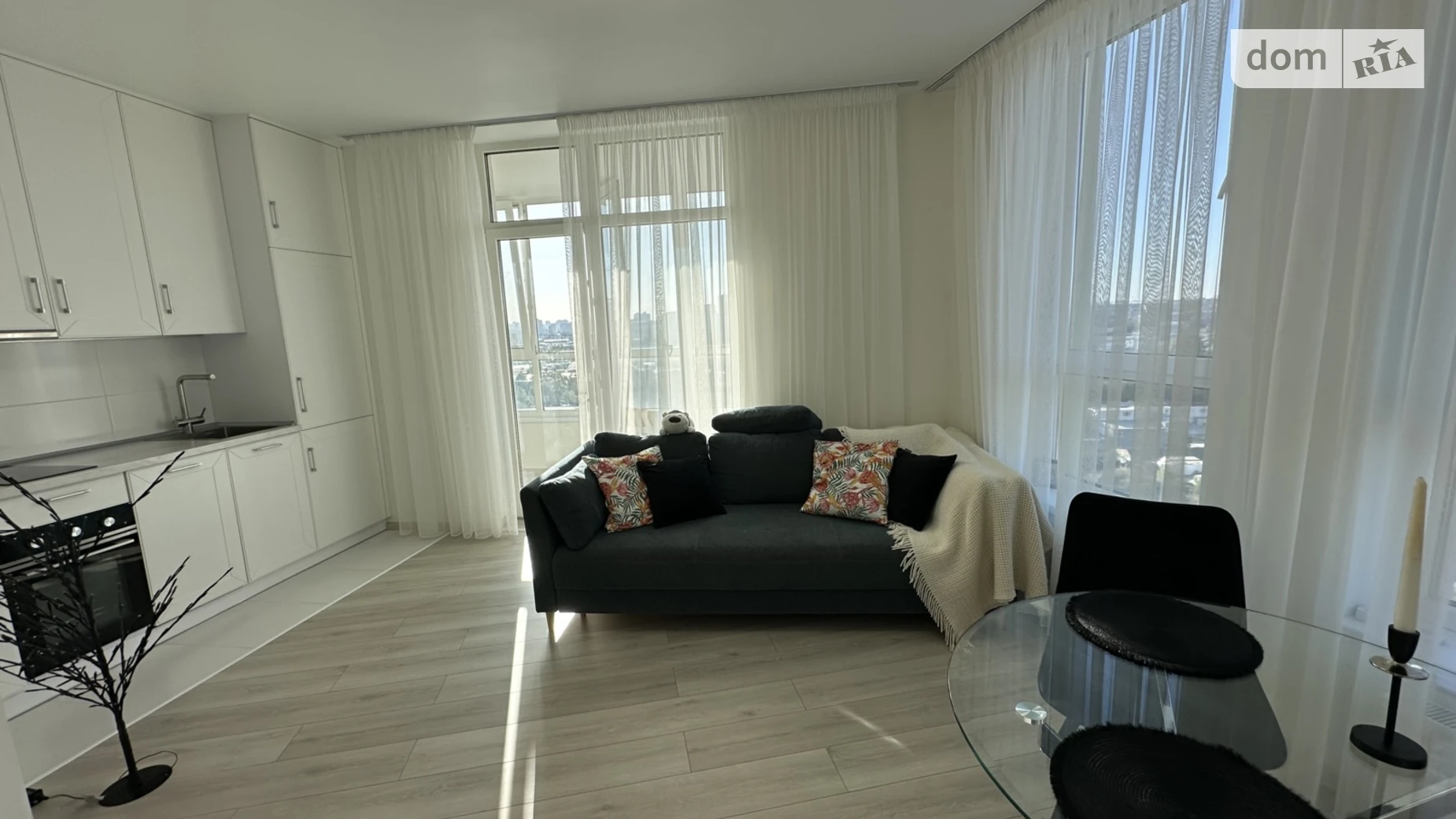 Продається 1-кімнатна квартира 49.4 кв. м у Києві, вул. Бердника Олеся, 1Д - фото 2