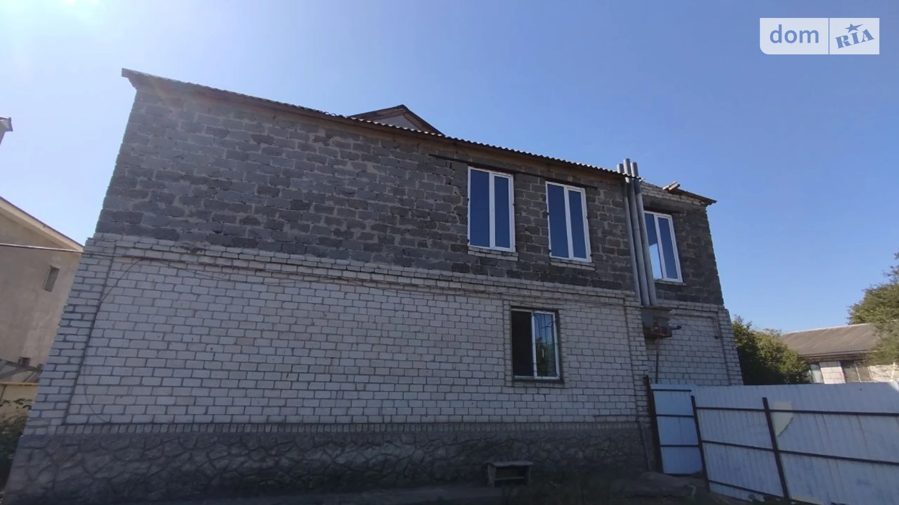 Продается дом на 2 этажа 176 кв. м с камином, цена: 35000 $ - фото 2
