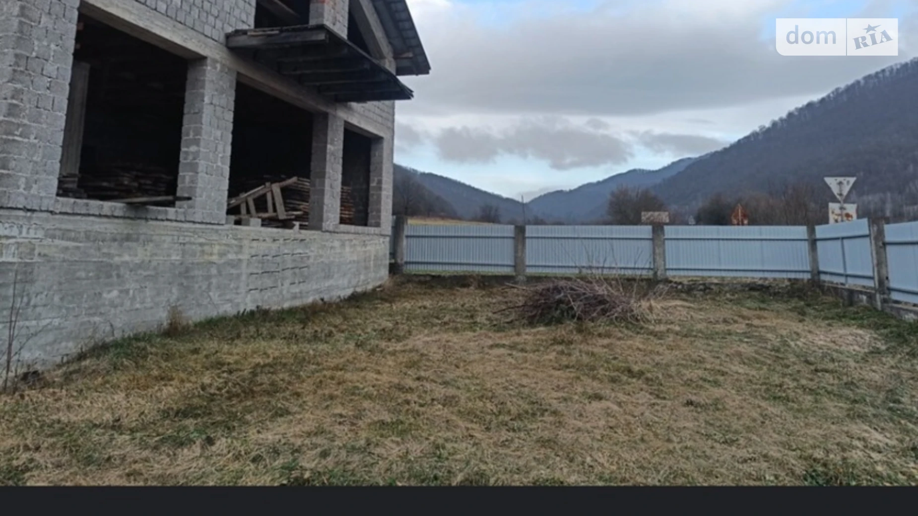 Продается дом на 2 этажа 300 кв. м с камином, цена: 140000 $ - фото 2