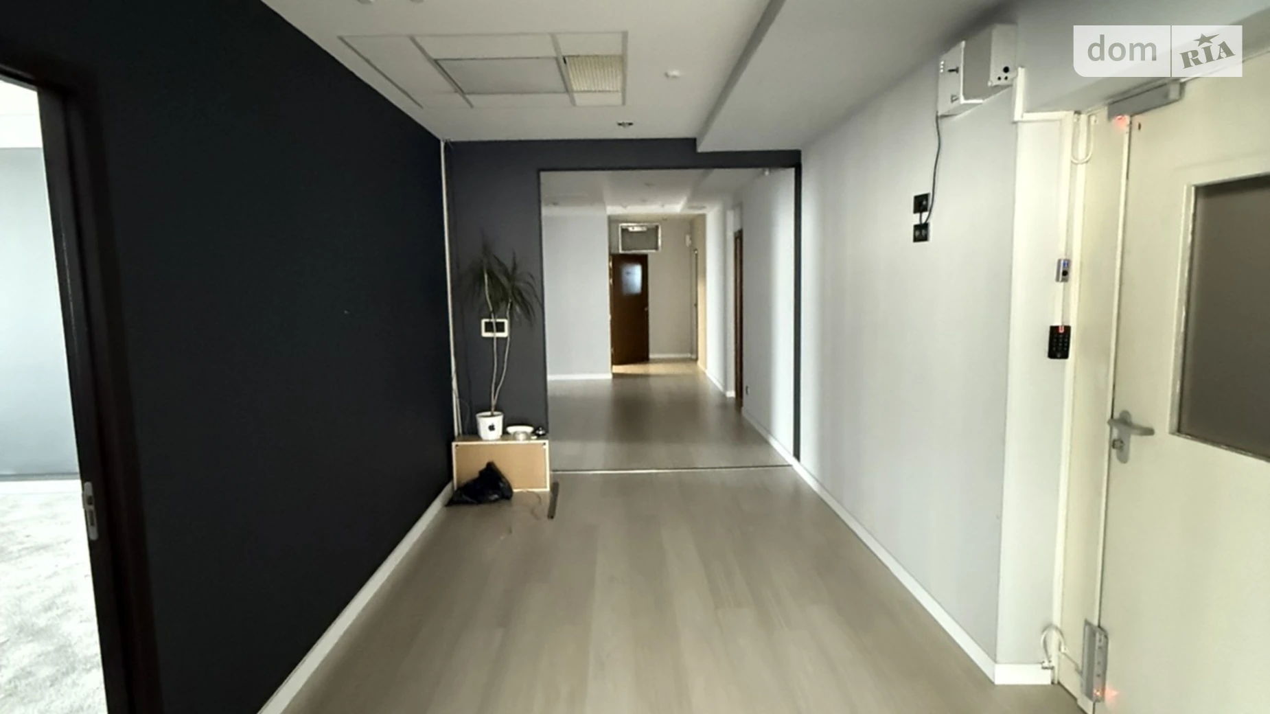 Сдается в аренду офис 280.2 кв. м в бизнес-центре, цена: 3500 $ - фото 2