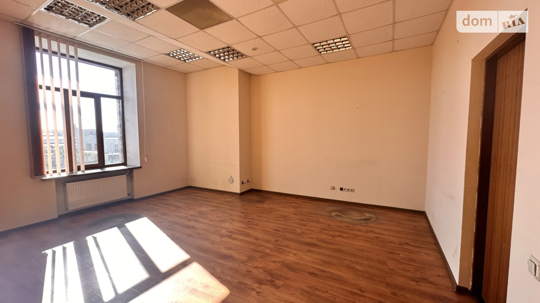 Сдается в аренду офис 37 кв. м в бизнес-центре, цена: 7400 грн - фото 2