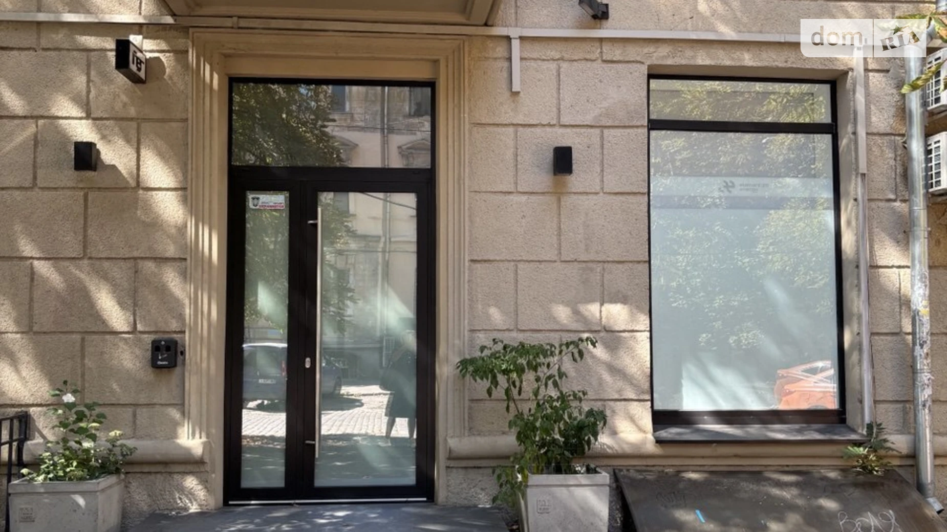 Сдается в аренду офис 92 кв. м в бизнес-центре, цена: 1000 $ - фото 2