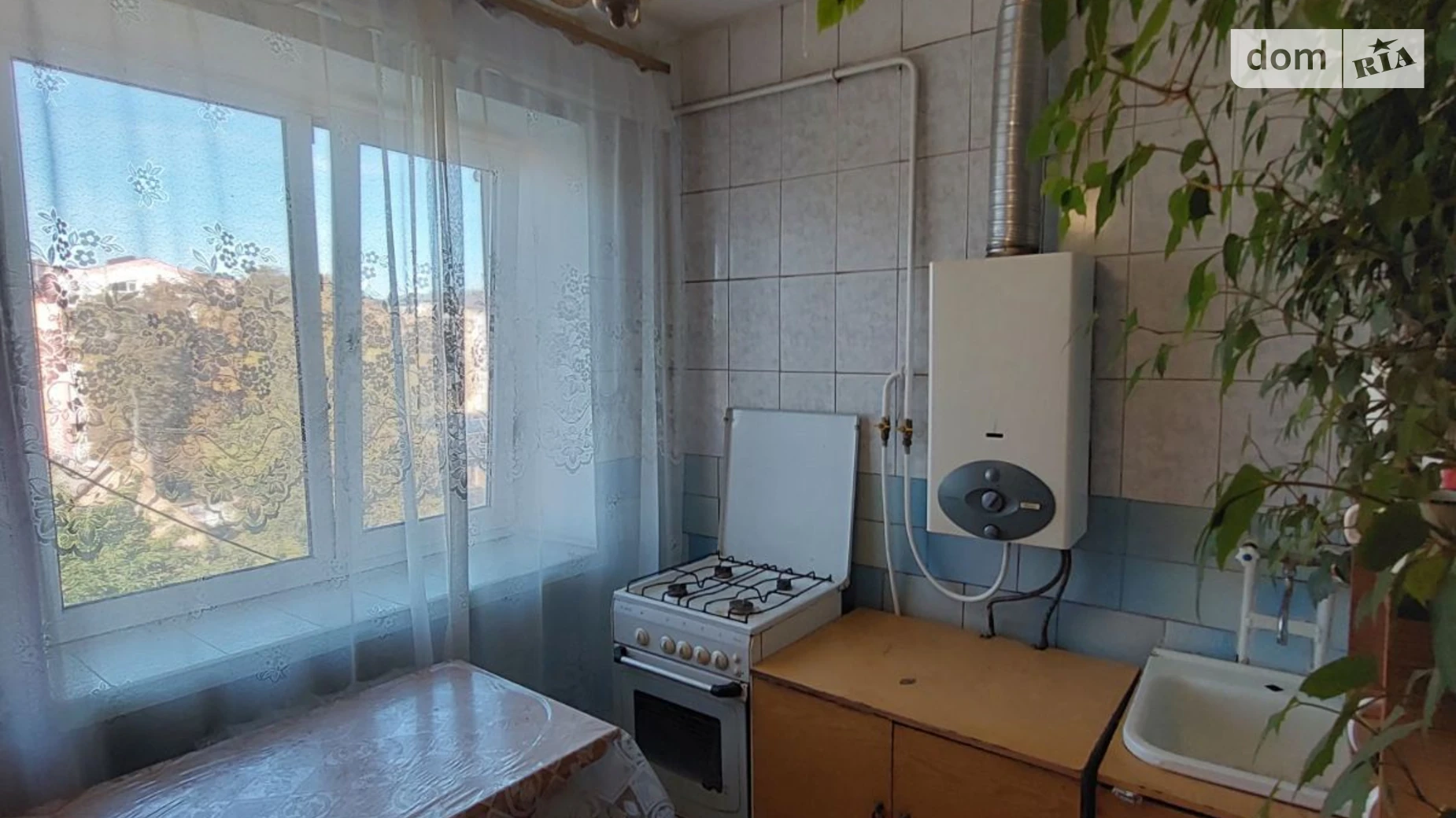 Продается 2-комнатная квартира 47 кв. м в Ровно, ул. Степана Бандеры - фото 2