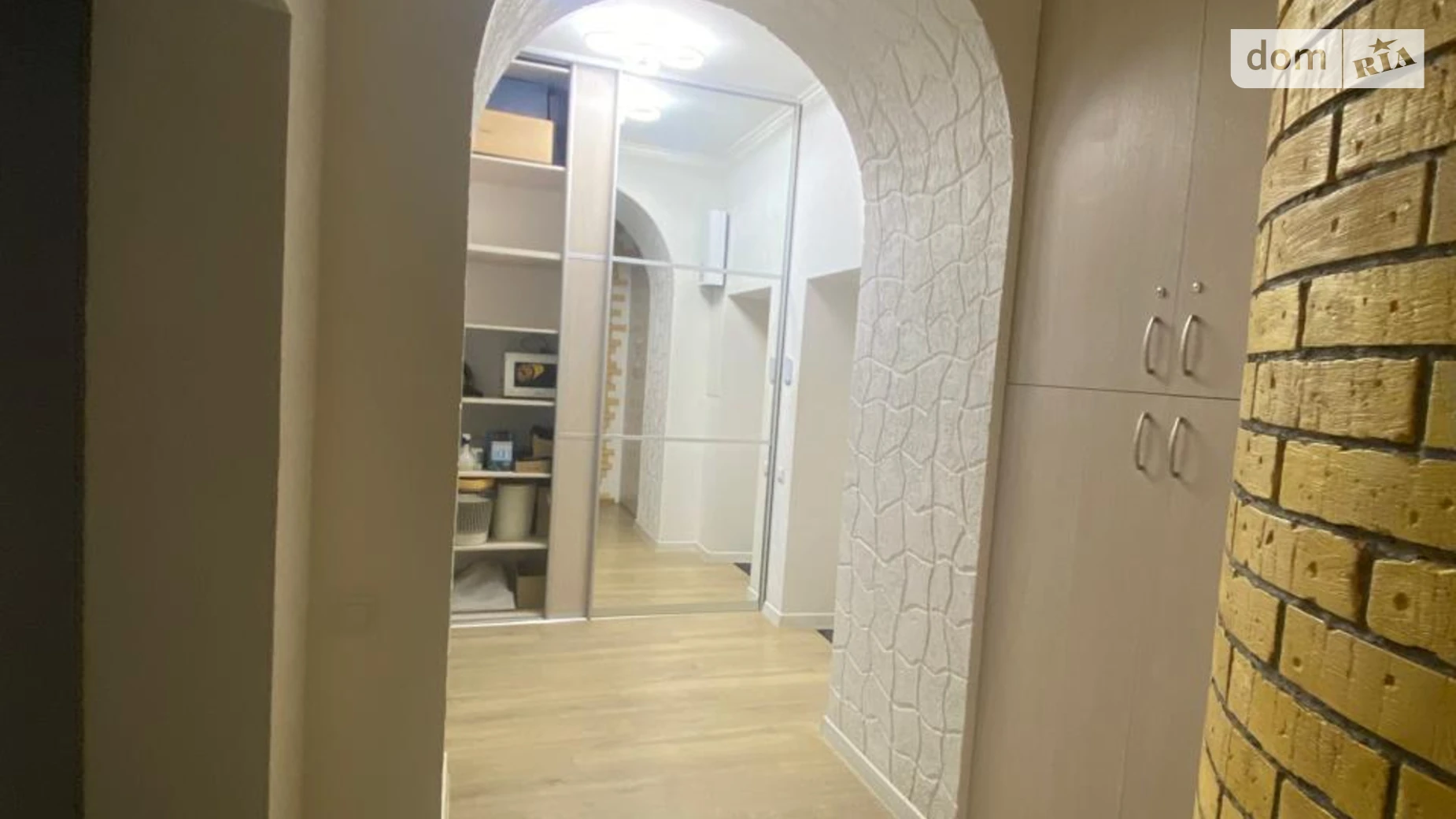 Сдается в аренду офис 140 кв. м в бизнес-центре, цена: 2300 $ - фото 2
