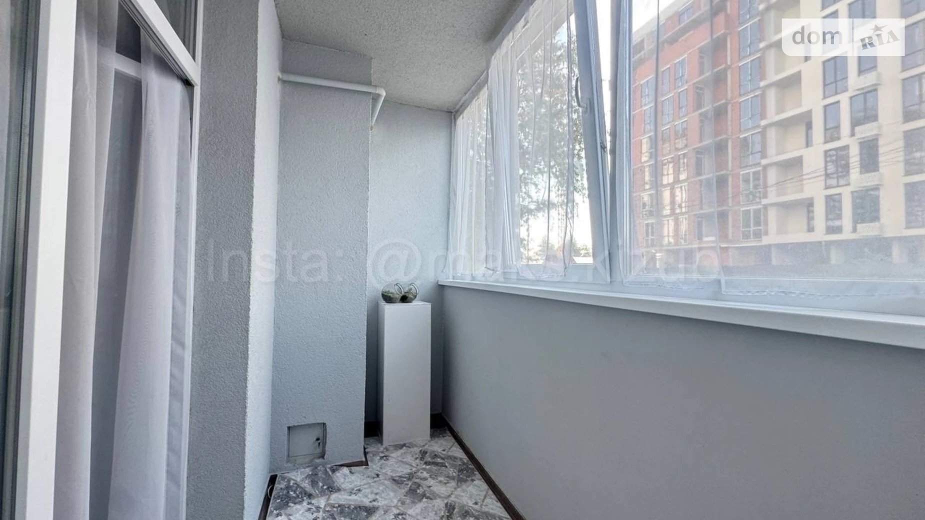 Продается 1-комнатная квартира 46 кв. м в Ужгороде, ул. Гленца, 14 - фото 2