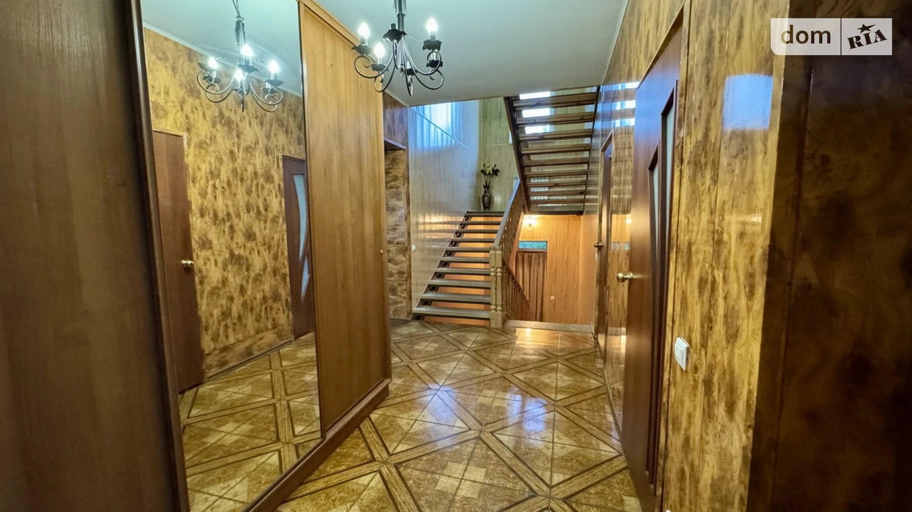 Продается дом на 2 этажа 263 кв. м с камином, цена: 140000 $ - фото 3