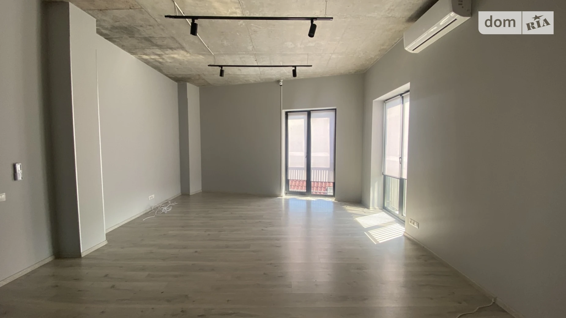 Сдается в аренду офис 27 кв. м в бизнес-центре, цена: 300 $ - фото 2
