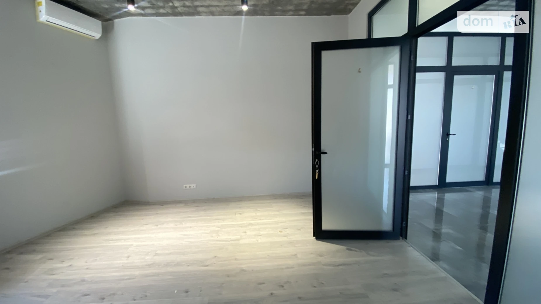 Сдается в аренду офис 42 кв. м в бизнес-центре, цена: 450 $ - фото 3