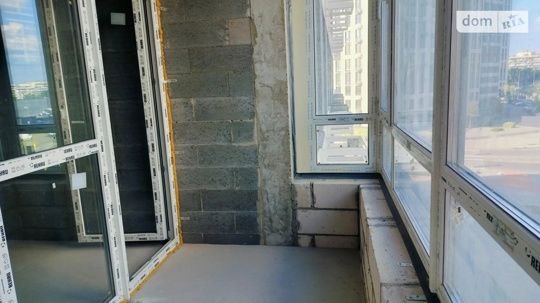 Продается 2-комнатная квартира 69 кв. м в Киеве, ул. Всеволода Змиенко, 15/23 - фото 2