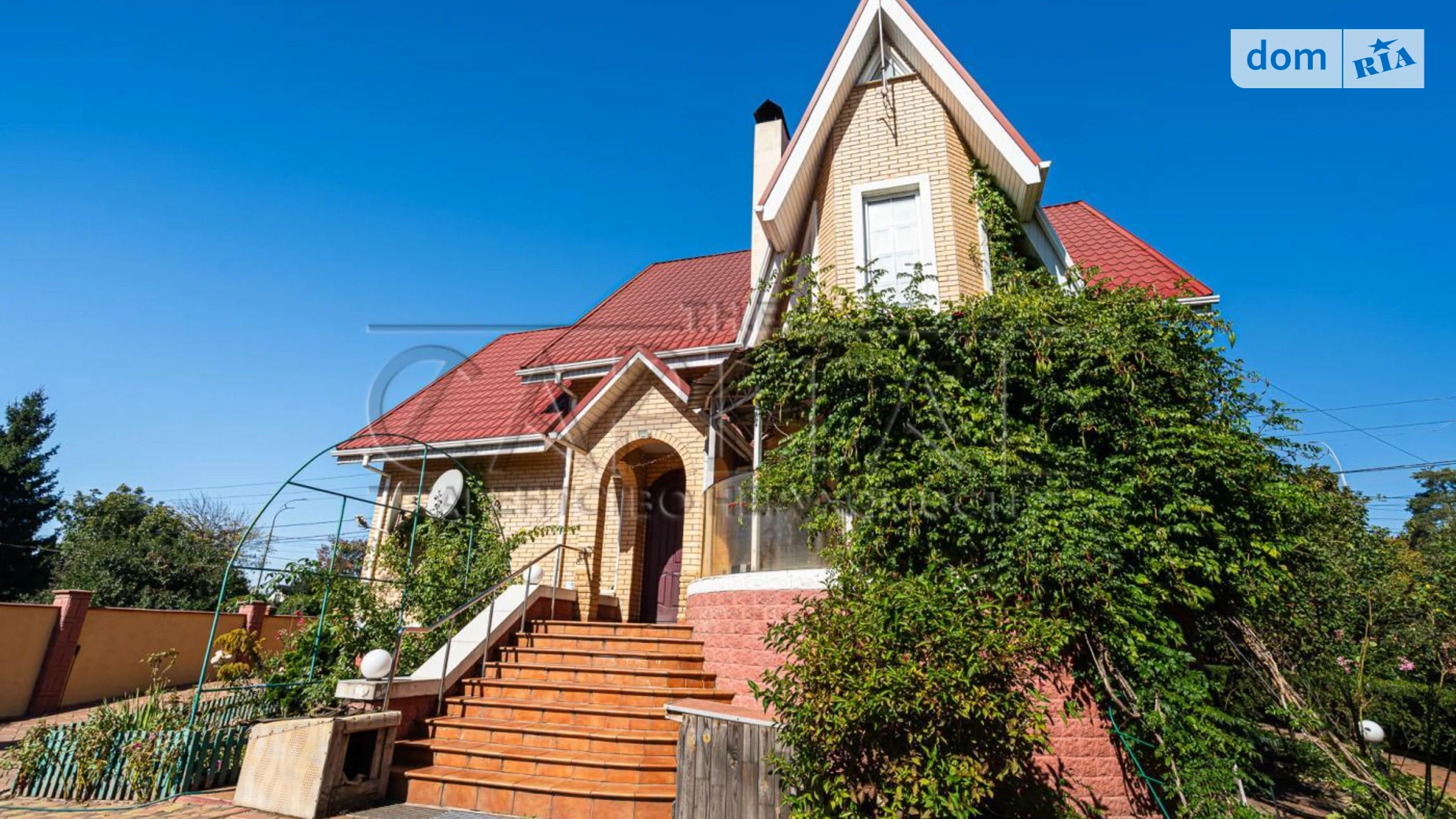 Продается дом на 3 этажа 250 кв. м с беседкой, цена: 280000 $ - фото 2