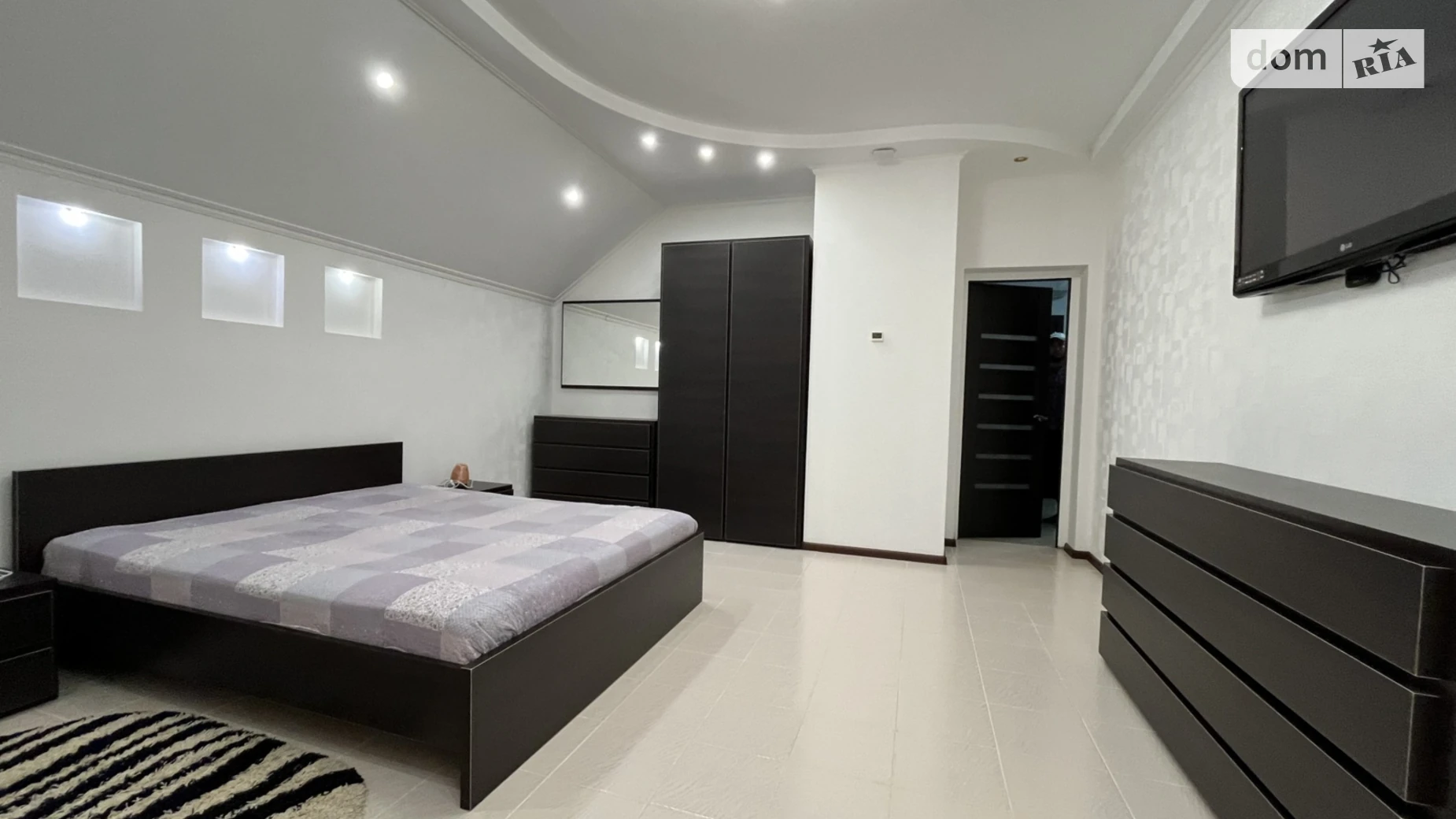 Продается дом на 2 этажа 240 кв. м с мансардой, цена: 200000 $ - фото 2