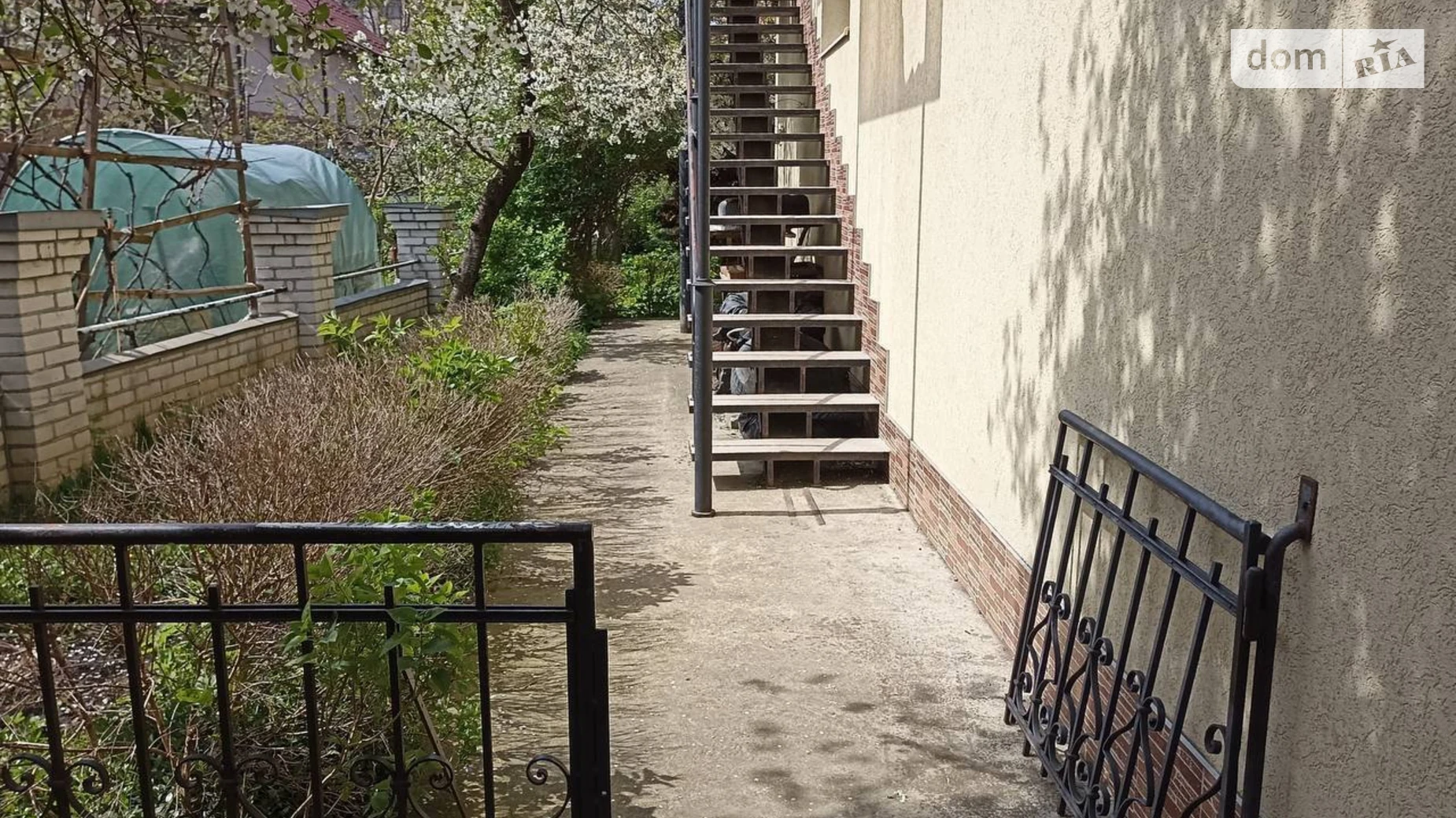 Продается дом на 3 этажа 800 кв. м с балконом, цена: 500000 $ - фото 2