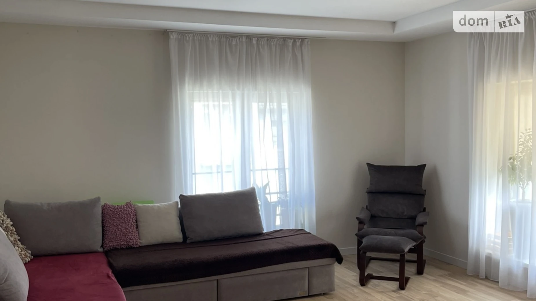 Продается 1-комнатная квартира 64 кв. м в Ужгороде, ул. Национальной Гвардии(Гвардейская), 53 - фото 2