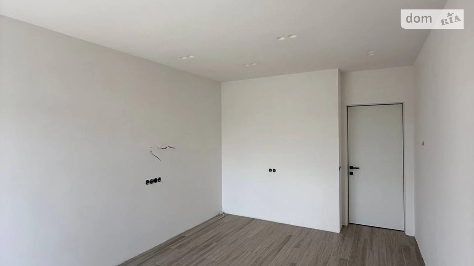 Продается 1-комнатная квартира 48 кв. м в Черновцах, ул. Шухевича Романа - фото 2