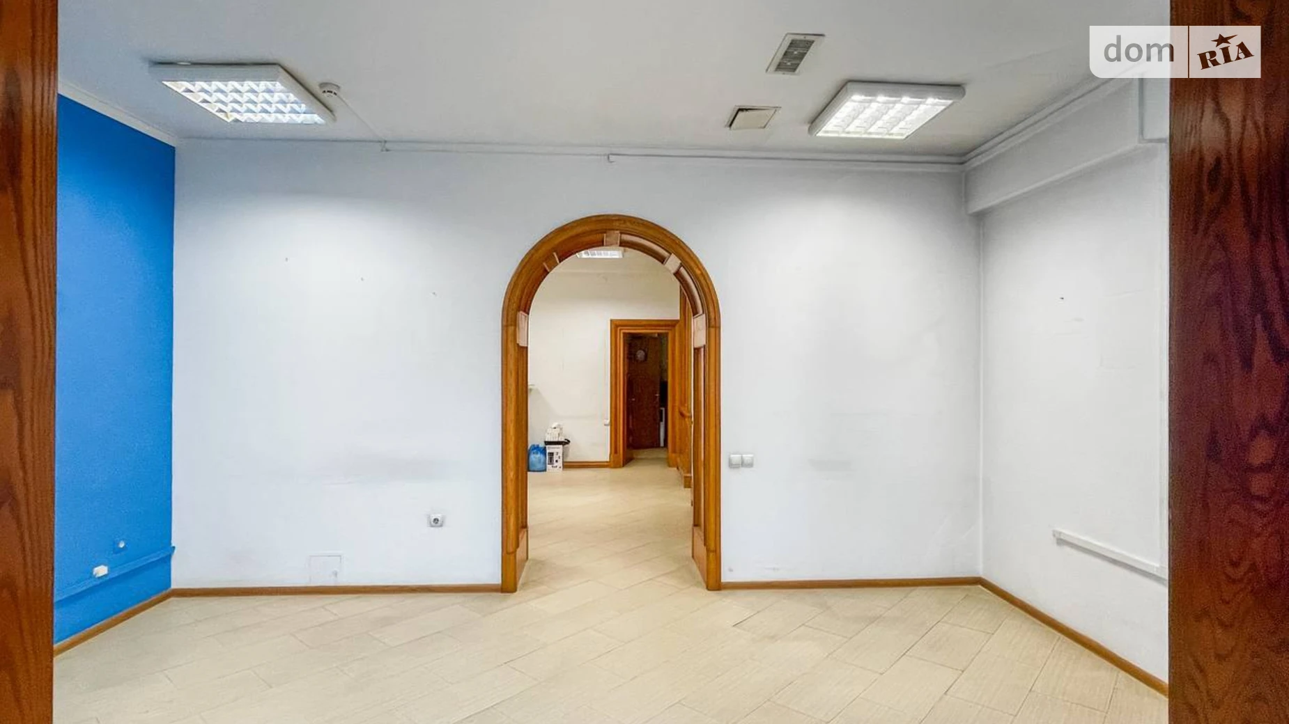 Сдается в аренду офис 70 кв. м в бизнес-центре, цена: 800 $ - фото 3
