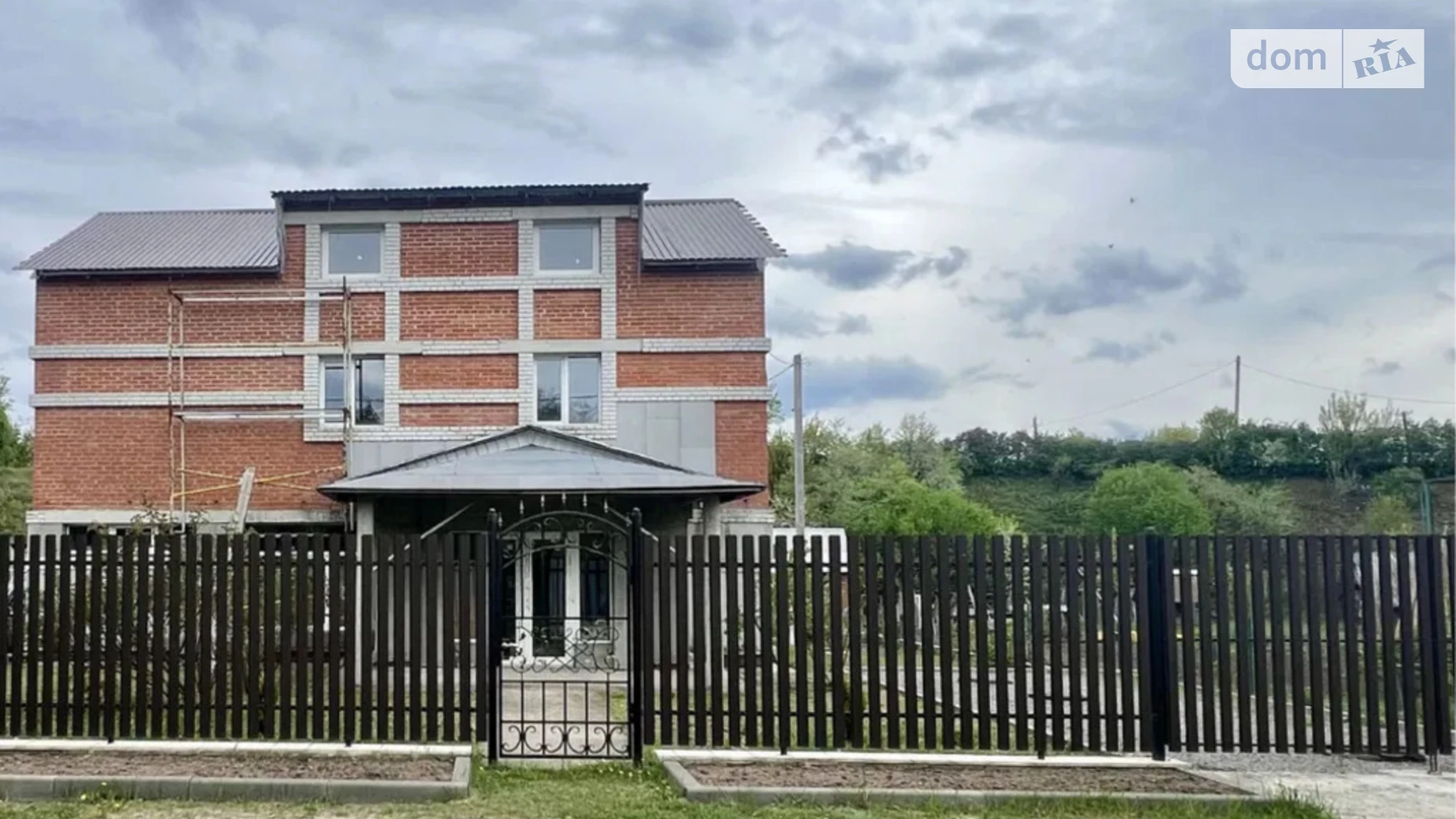 Продается дом на 2 этажа 140 кв. м с садом, цена: 65000 $ - фото 2