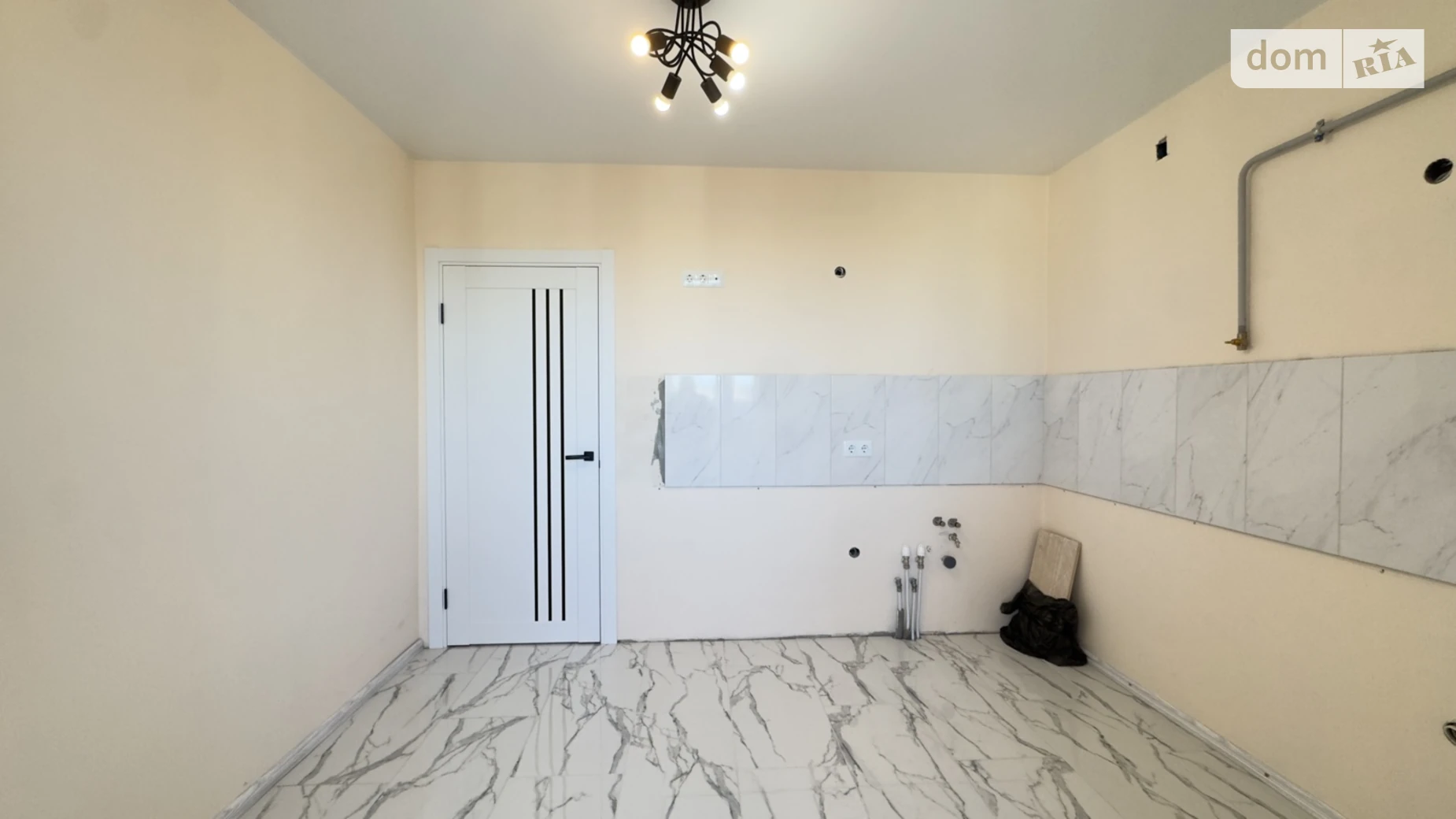 Продается 1-комнатная квартира 42.5 кв. м в Ивано-Франковске, ул. Пасечная, 15 - фото 2