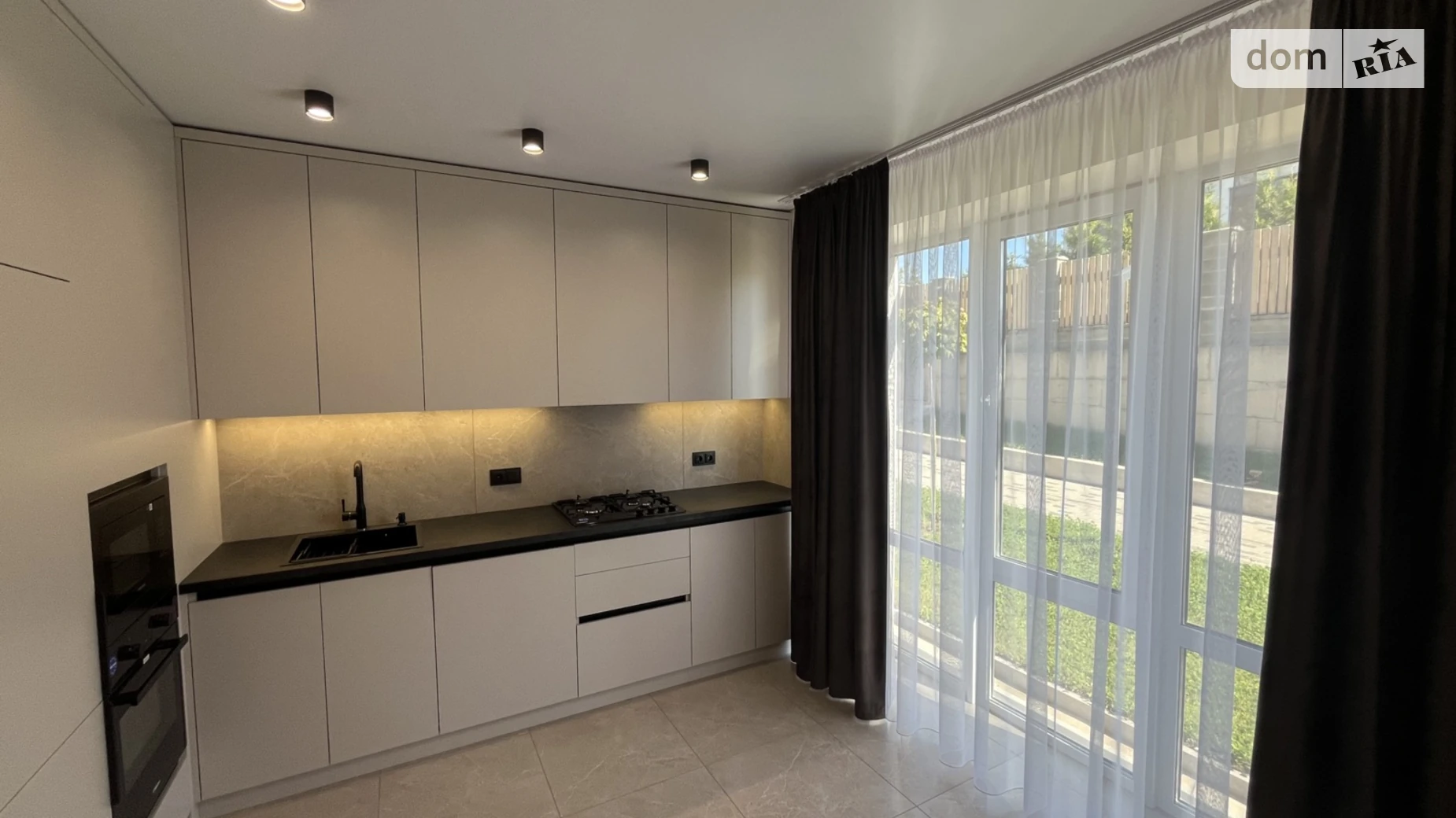 Продается 2-комнатная квартира 52 кв. м в Ровно, ул. Николая Боголюбова, 1И - фото 2