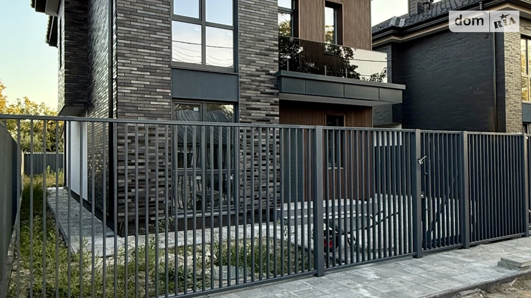 Продается дом на 2 этажа 215 кв. м с бассейном, цена: 215000 $ - фото 5