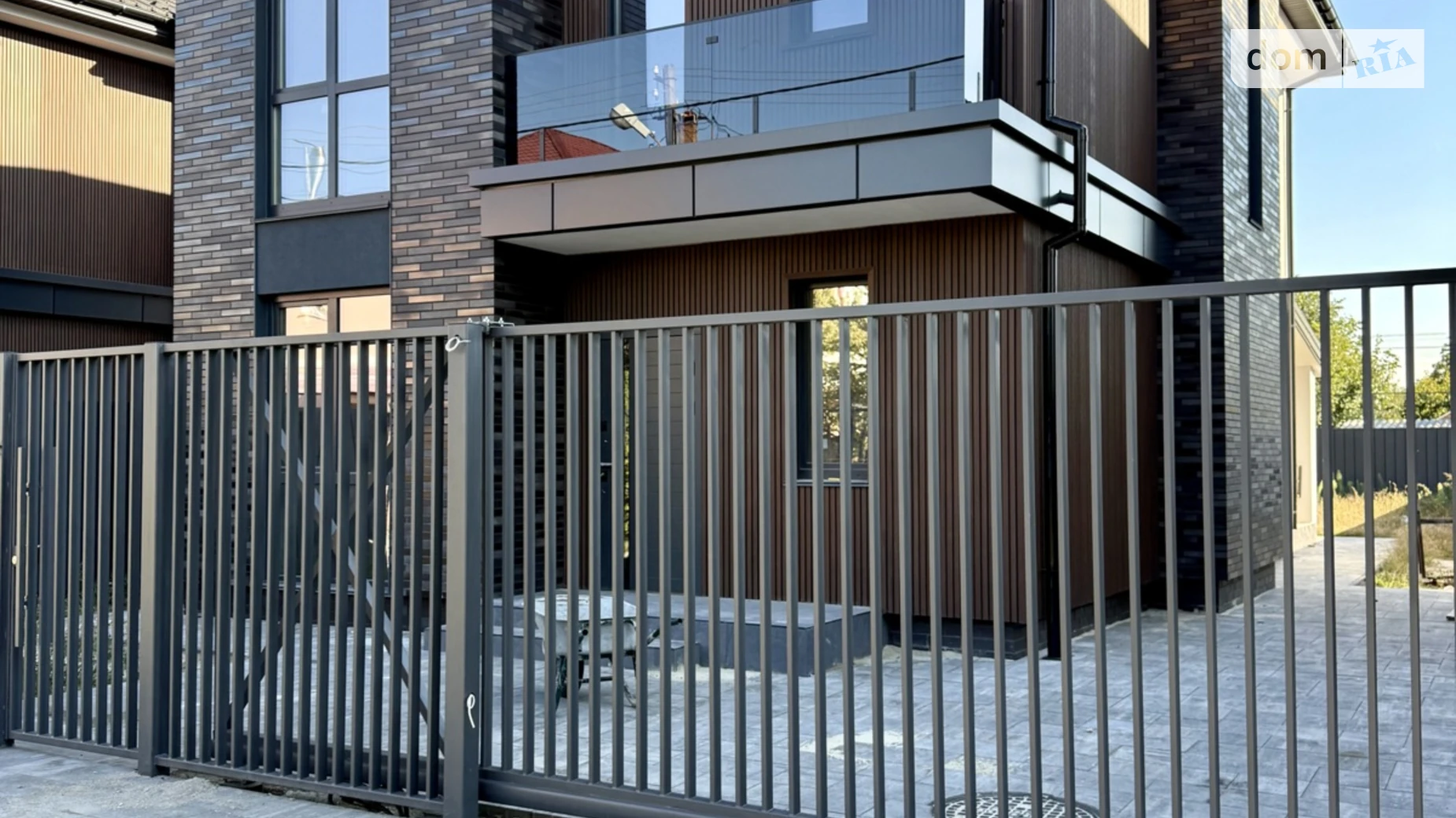 Продается дом на 2 этажа 215 кв. м с бассейном, цена: 215000 $ - фото 4