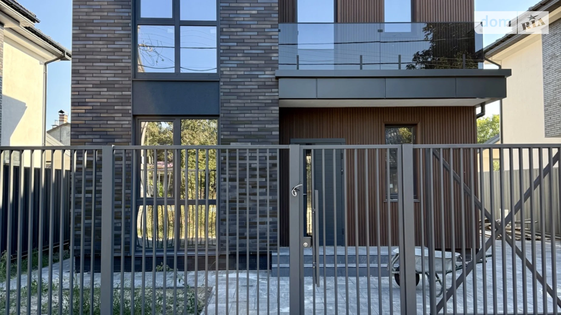 Продается дом на 2 этажа 215 кв. м с бассейном, цена: 215000 $ - фото 3