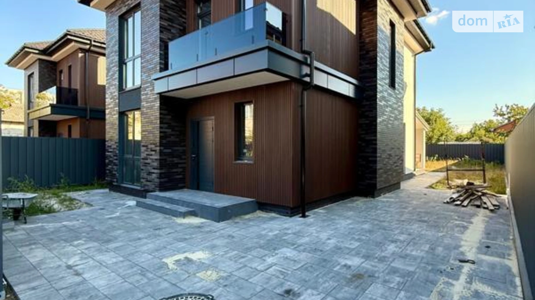 Продается дом на 2 этажа 215 кв. м с бассейном, цена: 215000 $ - фото 2