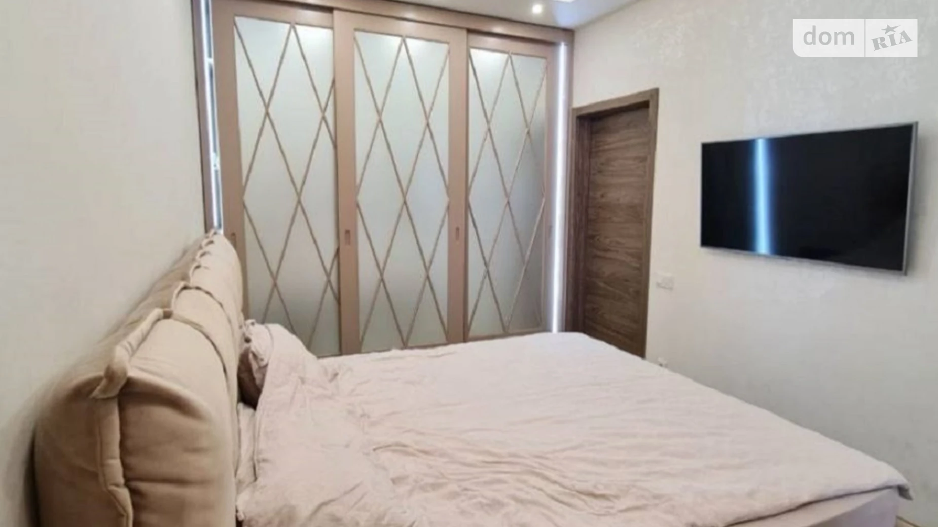 Сдается в аренду 1-комнатная квартира 60.9 кв. м в Одессе, плато Аркадийское(Гагаринское), 9 - фото 3