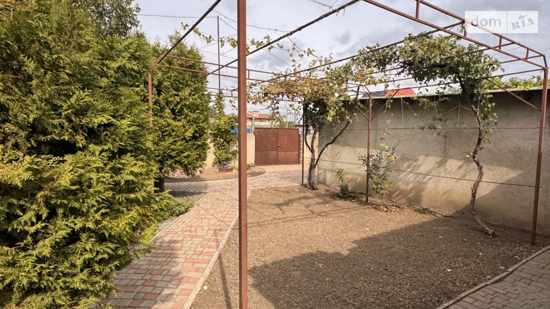 Продается дом на 2 этажа 214 кв. м с подвалом, цена: 120000 $ - фото 2
