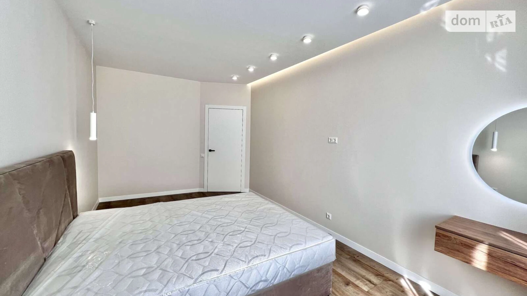 Продается 1-комнатная квартира 44 кв. м в Ивано-Франковске, ул. Высочана Семена, 18 корпус 15 - фото 3