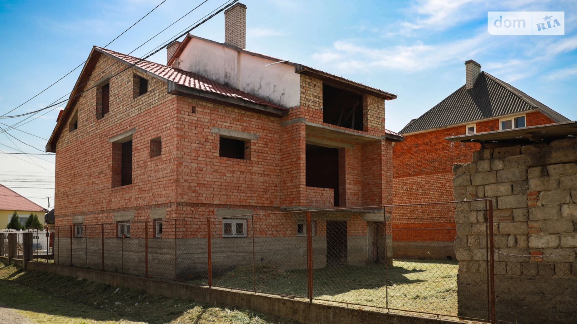 Продается дом на 3 этажа 297 кв. м с камином, цена: 41000 $ - фото 2