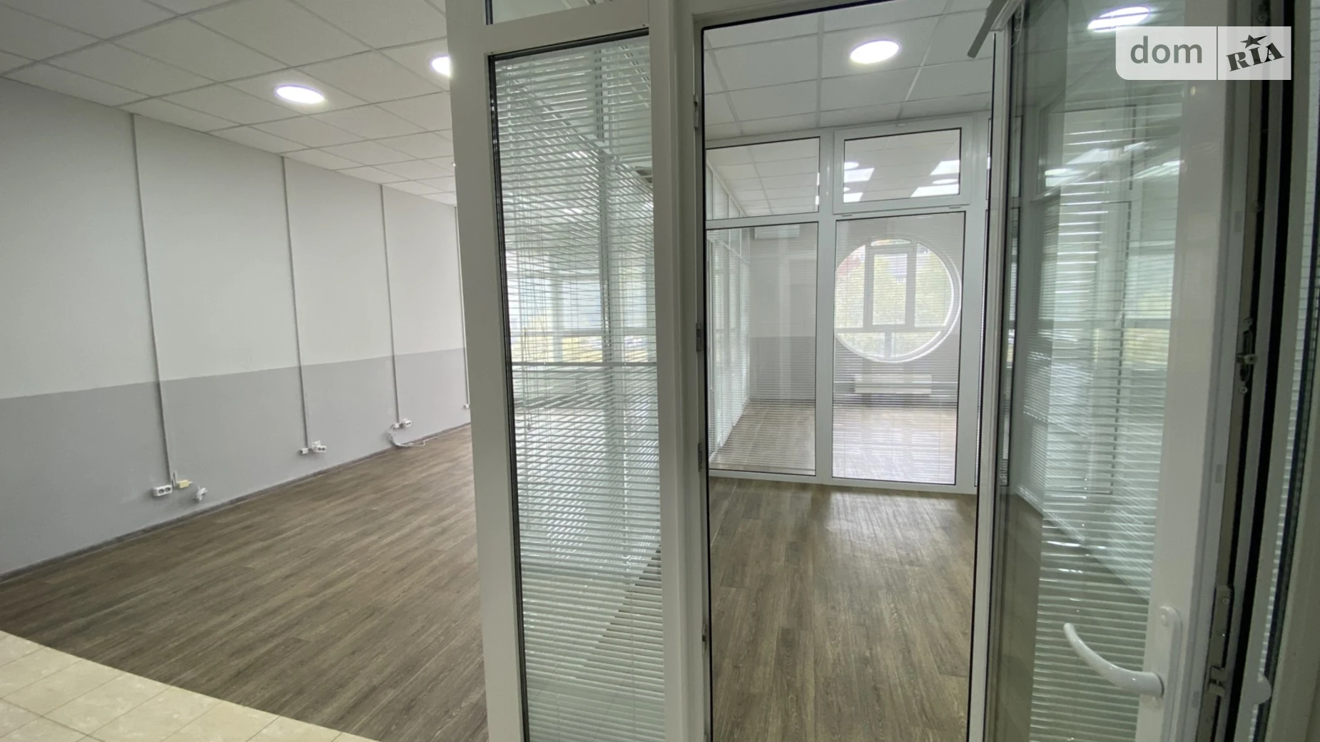 Сдается в аренду офис 80 кв. м в бизнес-центре, цена: 1200 $ - фото 2