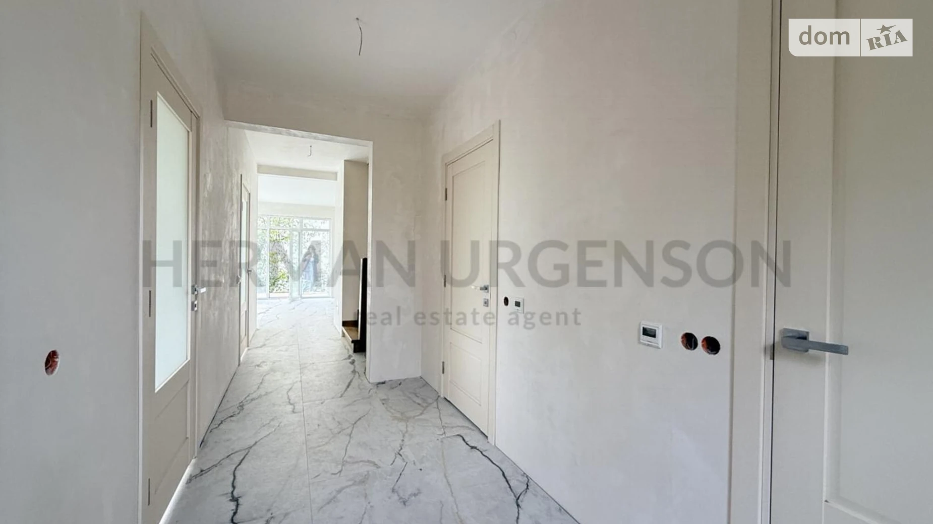 Продается дом на 2 этажа 220 кв. м с бассейном, цена: 140000 $ - фото 4