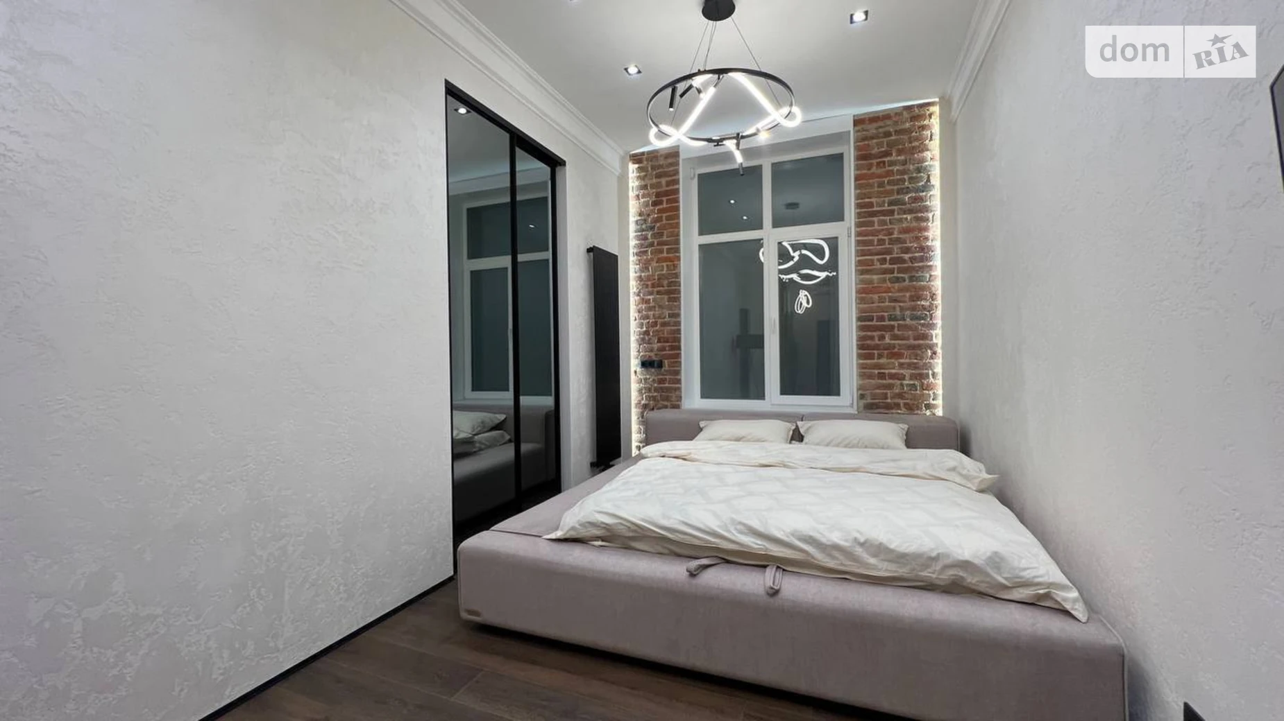 Продается 2-комнатная квартира 43.3 кв. м в Львове, пл. Рынок, 5 - фото 2