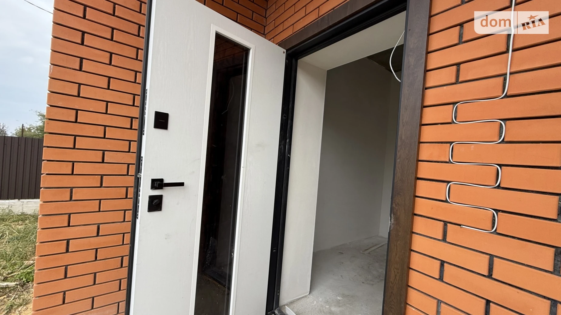 Продается дом на 2 этажа 120 кв. м с бассейном, цена: 91999 $ - фото 3