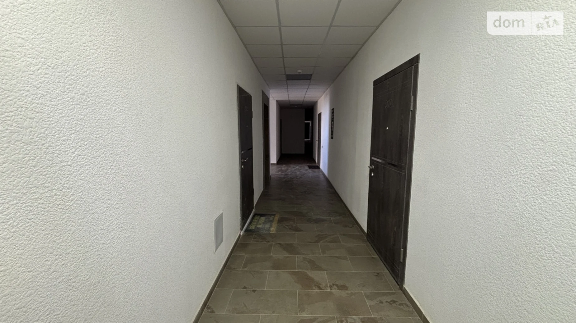 Продается 1-комнатная квартира 88.9 кв. м в Ужгороде, ул. Гленца, 22 - фото 2