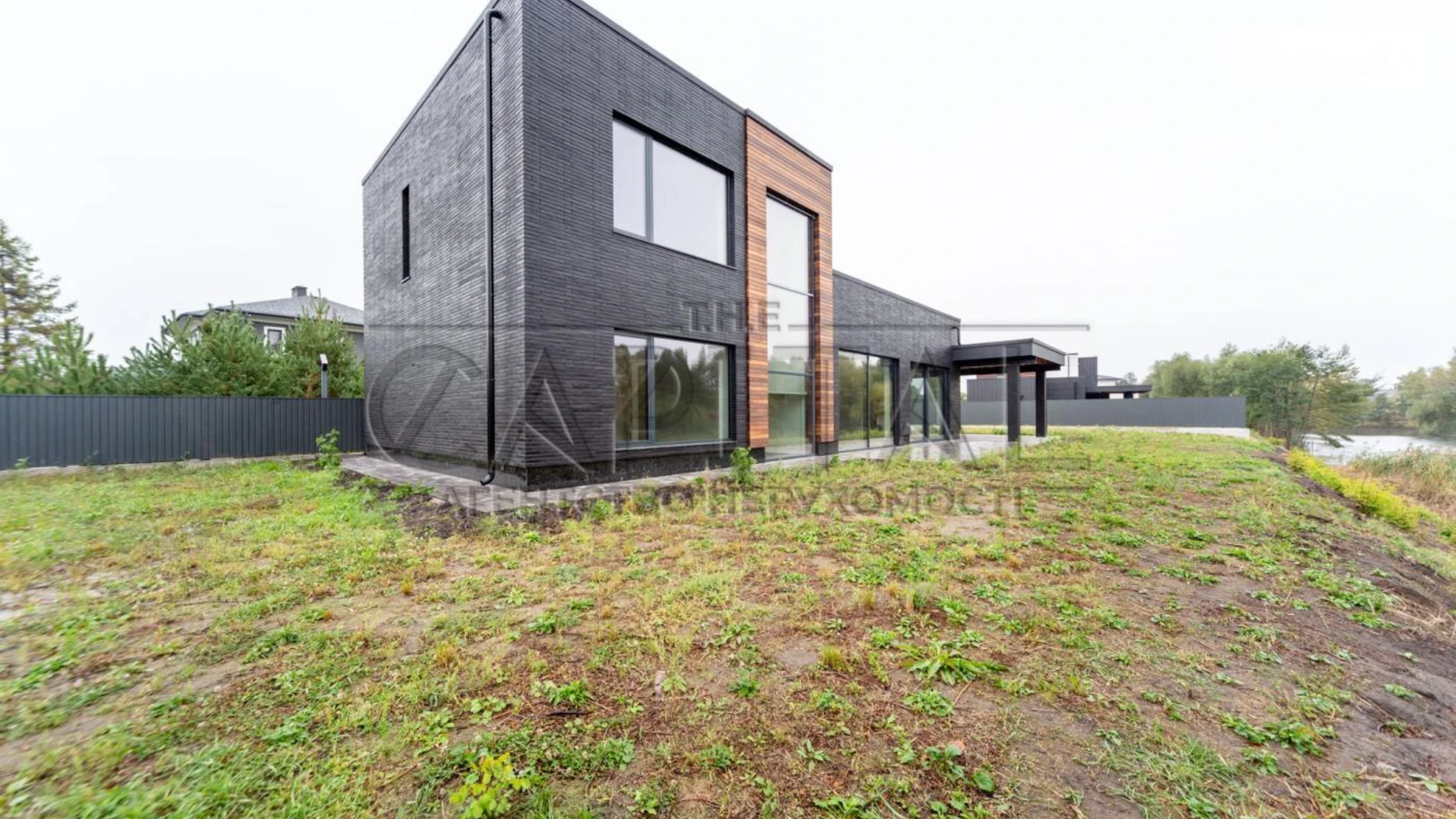 Продается дом на 2 этажа 212 кв. м с мансардой, цена: 318000 $ - фото 2