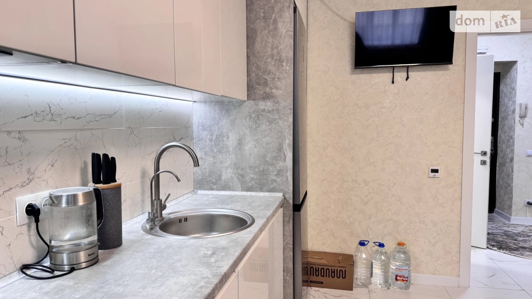 Продается 1-комнатная квартира 42.5 кв. м в Хмельницком, ул. Кармелюка, 3/3 - фото 3