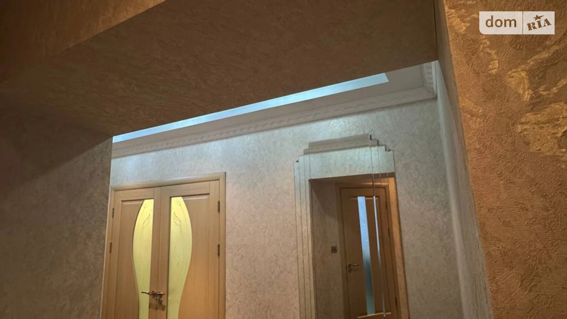 Продается 3-комнатная квартира 95.3 кв. м в Ивано-Франковске, ул. Коновальца Евгения - фото 2