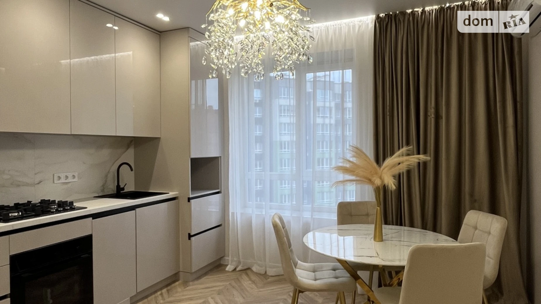 Продается 1-комнатная квартира 42 кв. м в Ивано-Франковске, ул. Приозерная, 38 - фото 2